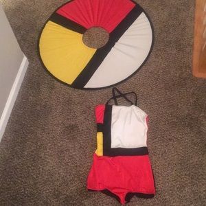 Child’s dance costume w/ detachable modern tutu